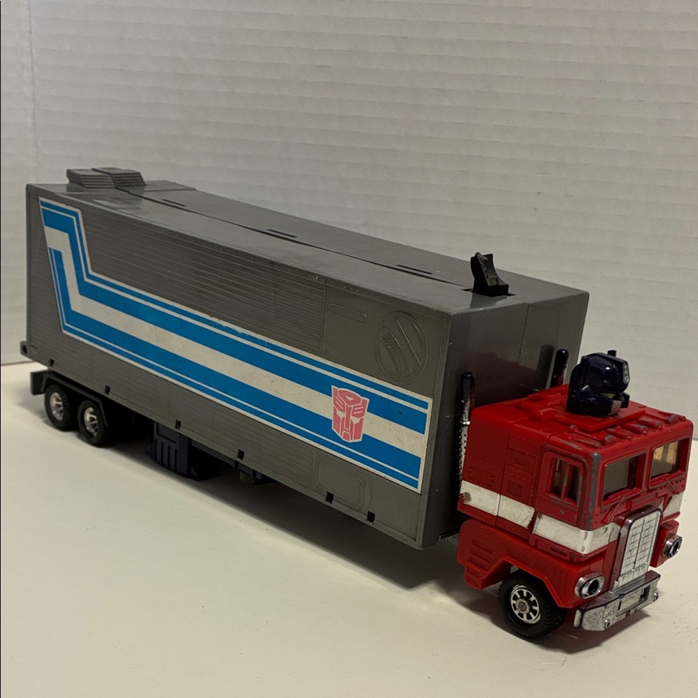1982 Optimus Prime Transformer - Incomplete